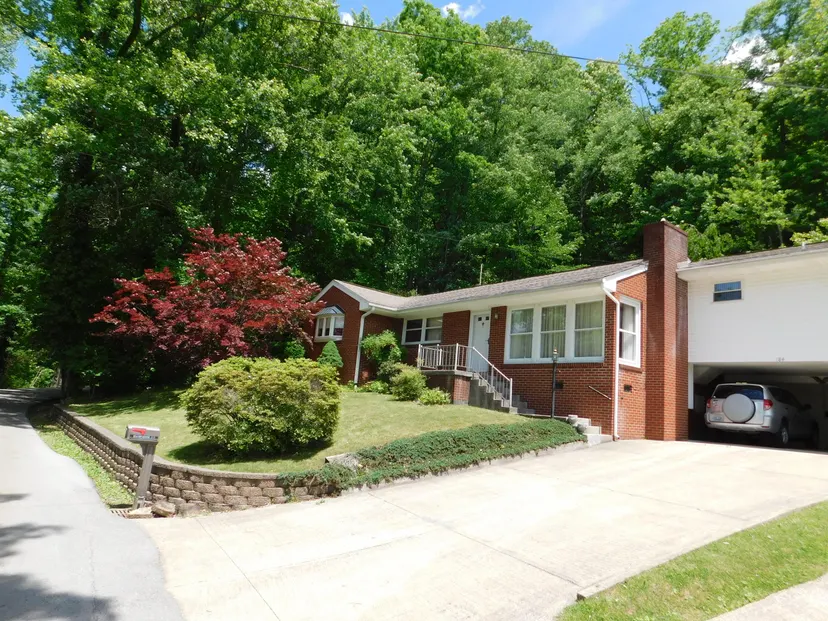 184 Meadow Drive, Harlan, KY 40831 — primary photo