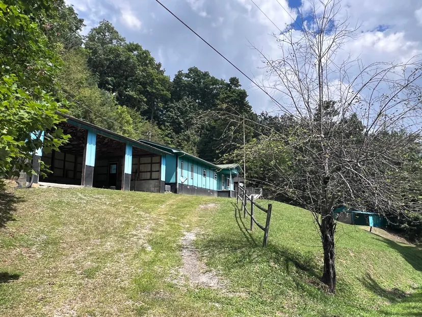 461 Round Ridge Road, Pineville, KY 40977 — primary photo