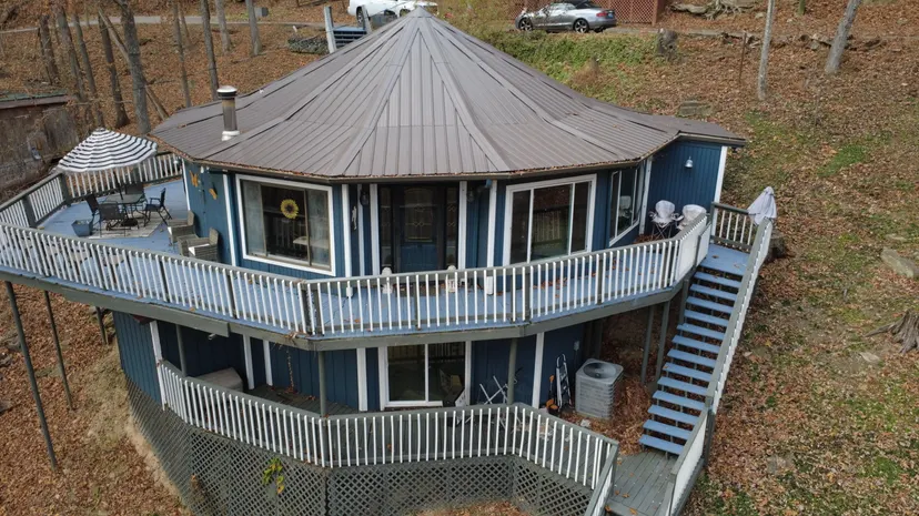 658 Lakeview Village Drive, Prestonsburg, KY 41653 — primary photo