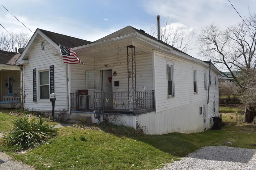 253 Parrish Avenue, Paris, KY 40361 — primary photo