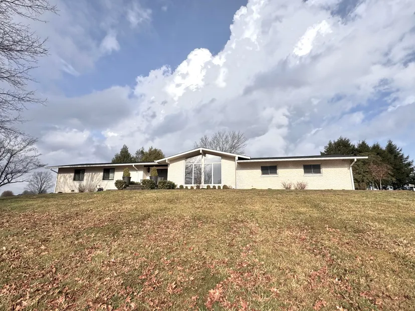 940 West Laurel Road, London, KY 40741 — primary photo