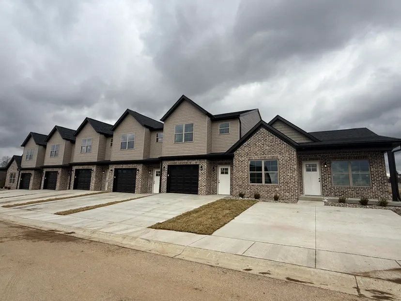 844 Ridgewood Drive 1-2-3-4-5-6-7, Berea, KY 40403 — primary photo