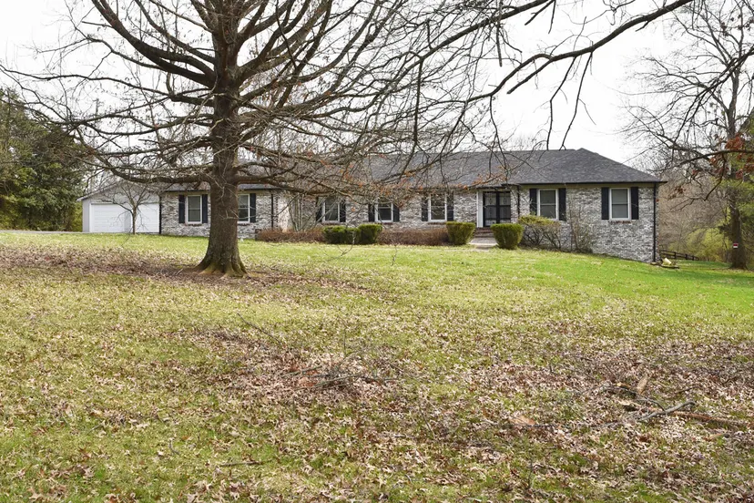 1021 Hanley Lane, Frankfort, KY 40601 — primary photo