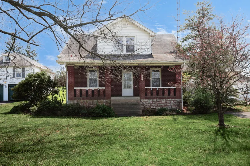 392-394 Lexington Road, Versailles, KY 40383 — primary photo