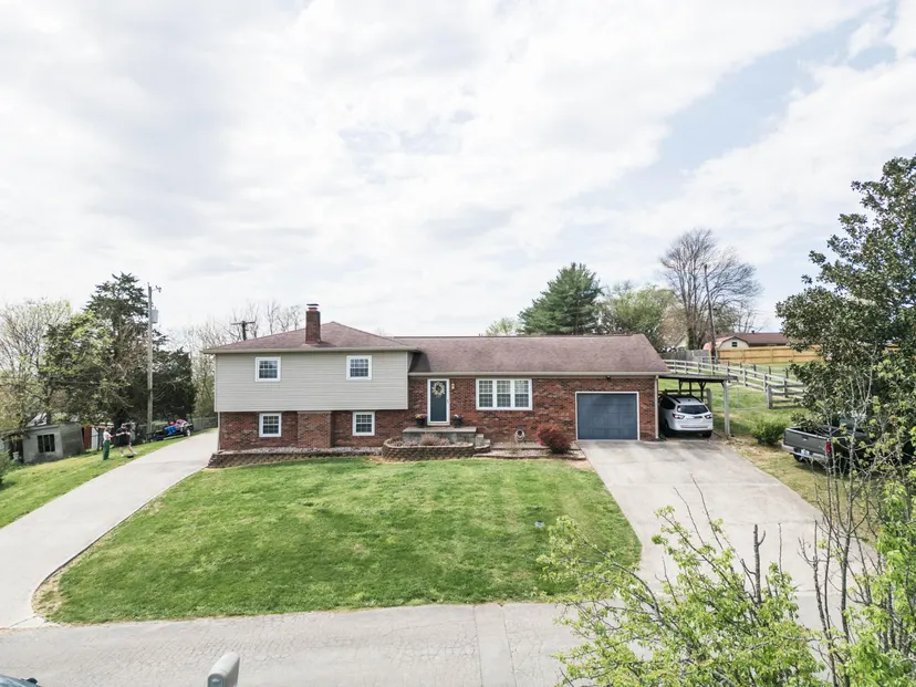 109 Rolling Hills Drive, Somerset, KY 42503 — primary photo