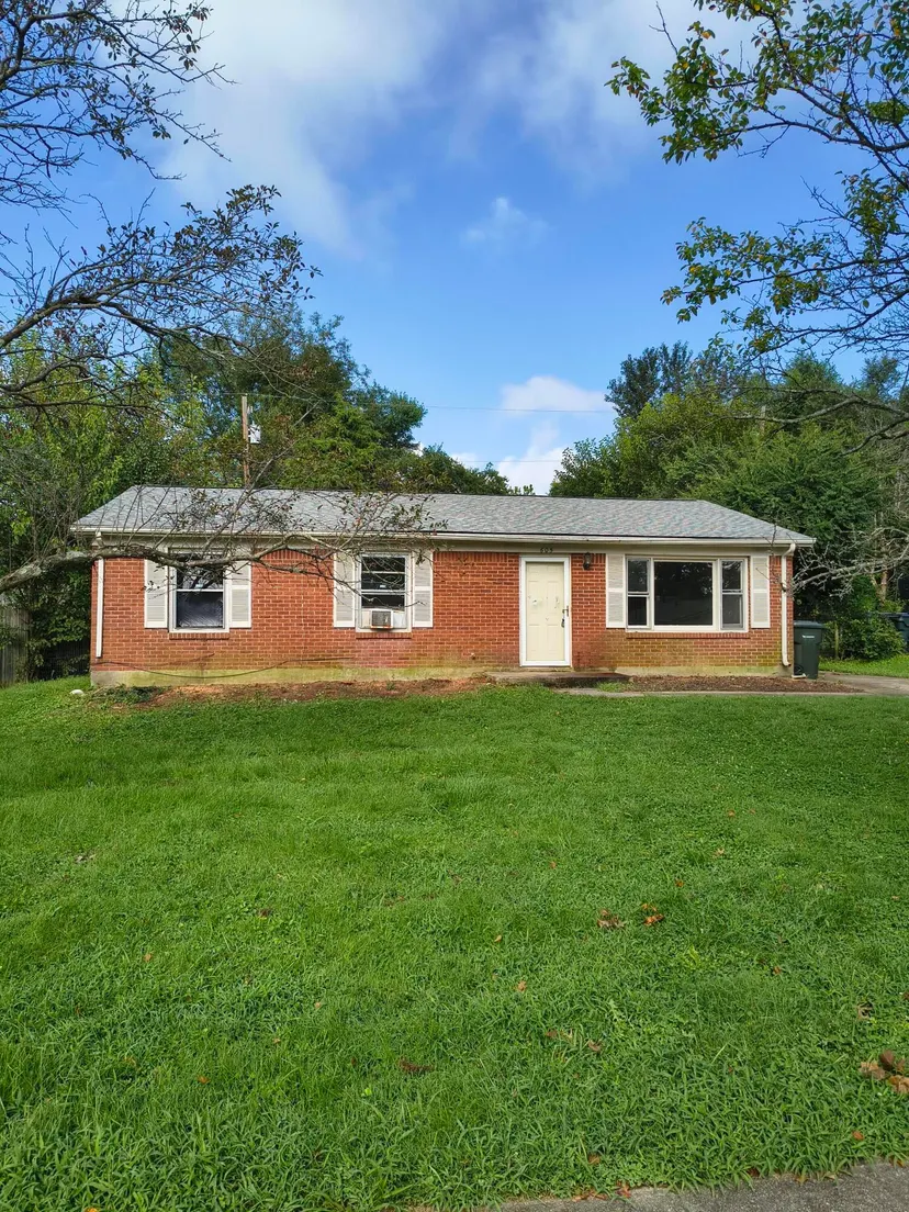 605 Elk Lake Drive, Lexington, KY 40517 — primary photo