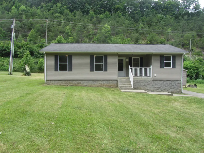 566 Lantern Way, Frenchburg, KY 40322 — primary photo
