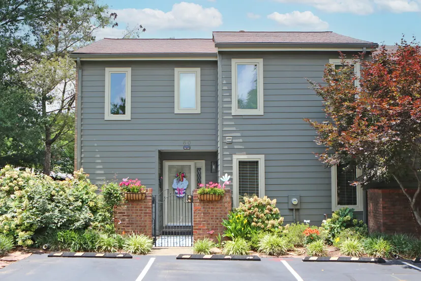 3475 Lyon Drive 60, Lexington, KY 40513 — primary photo