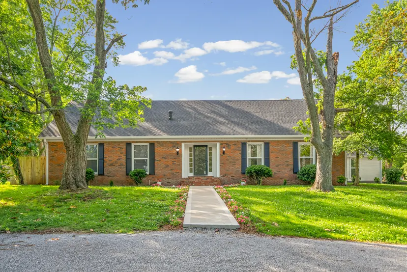635 Country Club Lane, Hopkinsville, KY 42240 — primary photo