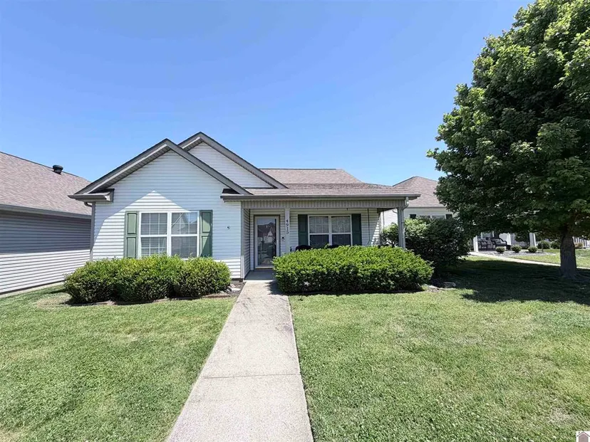 4915 W Towne Drive, Paducah, KY 42001 — primary photo