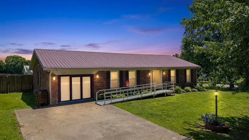 401 Haddix Street, Harrodsburg, KY 40330 — primary photo