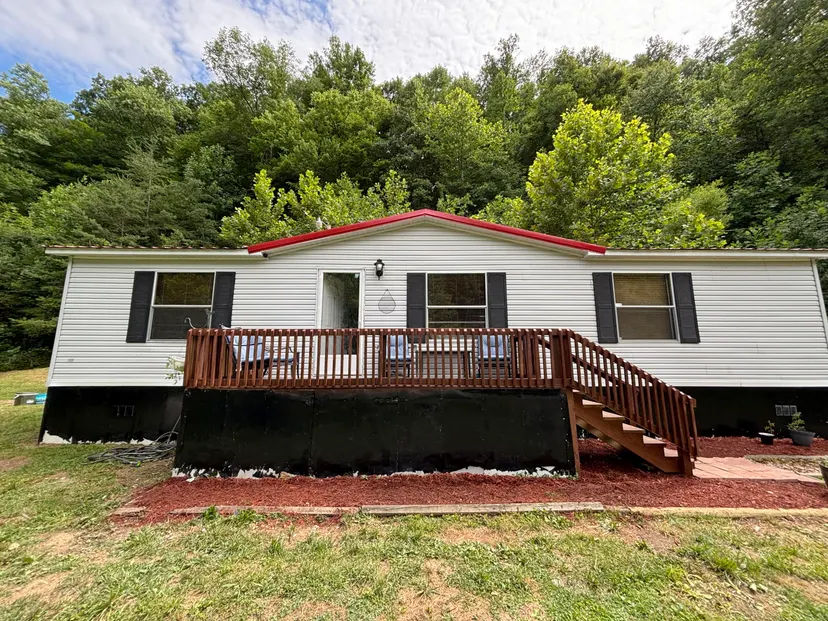 663 Sol Hollow Road, Manchester, KY 40962 — primary photo