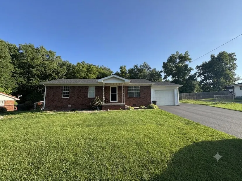 297 Oak Street, Russell Springs, KY 42642 — primary photo