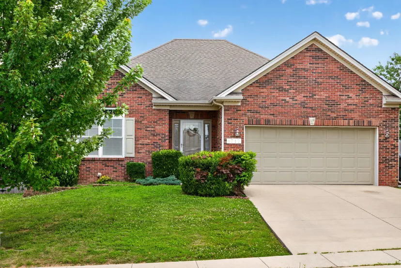 1717 Betty's Court, Lexington, KY 40505 — primary photo
