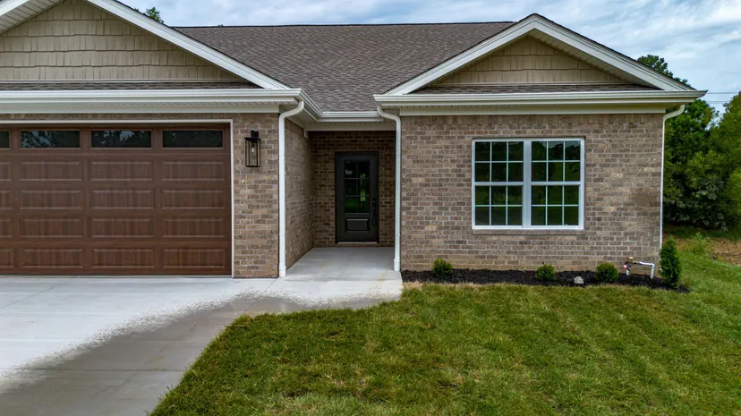 160 Hidden Valley Drive, Paducah, KY 42003 — primary photo