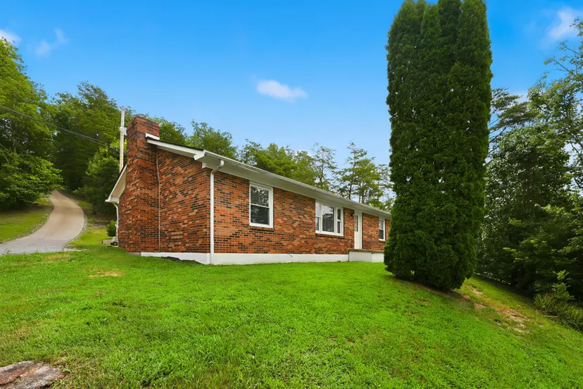 104 Crouch Lane, Irvine, KY 40336 — primary photo