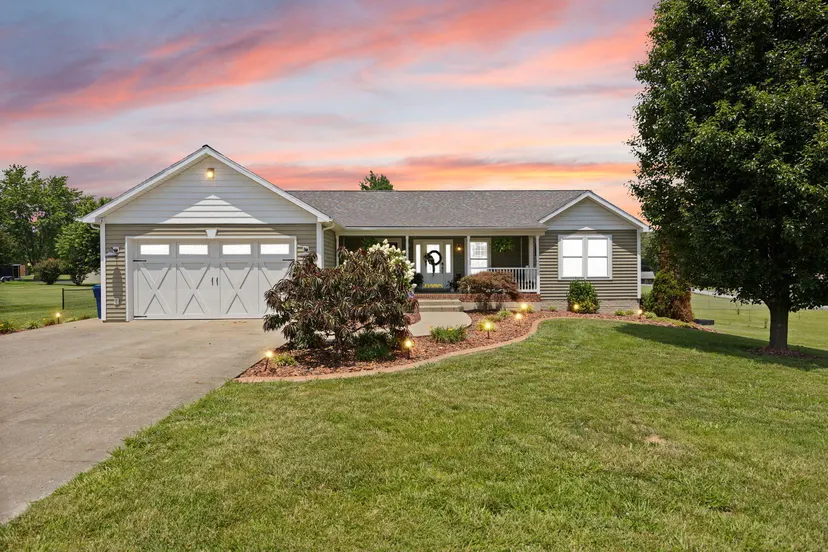135 Cloverfield Drive, Campbellsville, KY 42718 — primary photo