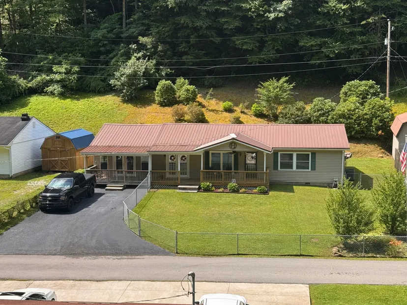 82 Fairway Drive, Jenkins, KY 41537 — primary photo