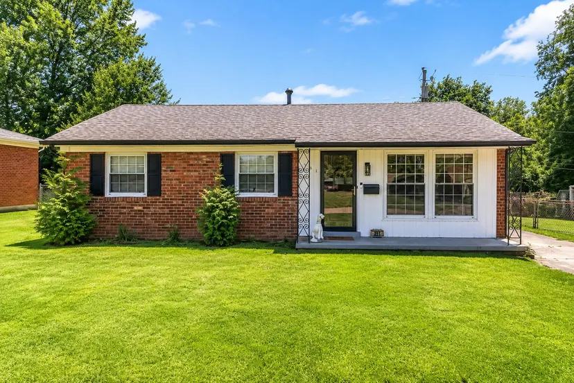 331 McDonald Drive, Versailles, KY 40383 — primary photo