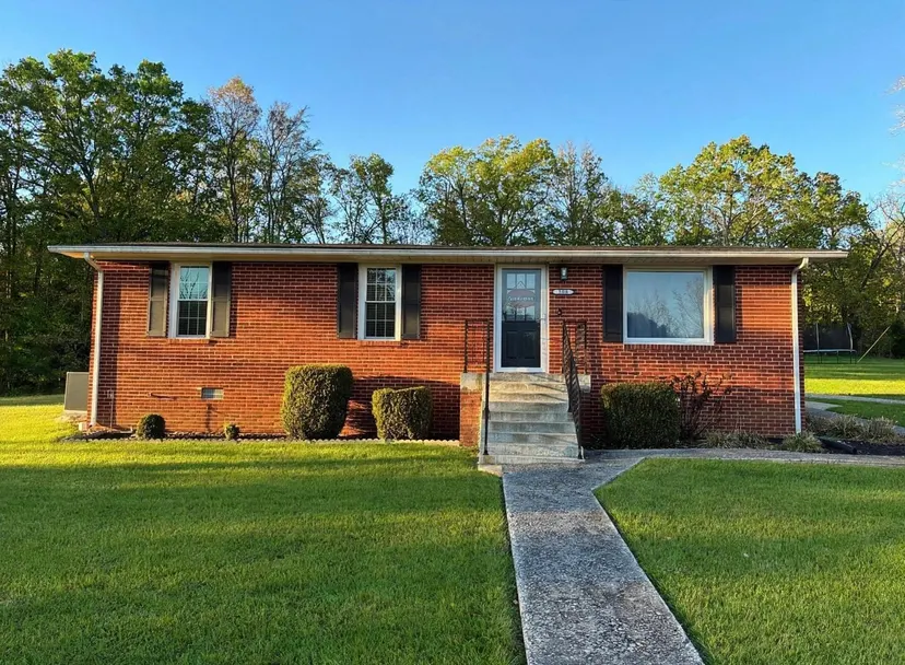 380 J C Kelly Road, Hopkinsville, KY 42240 — primary photo