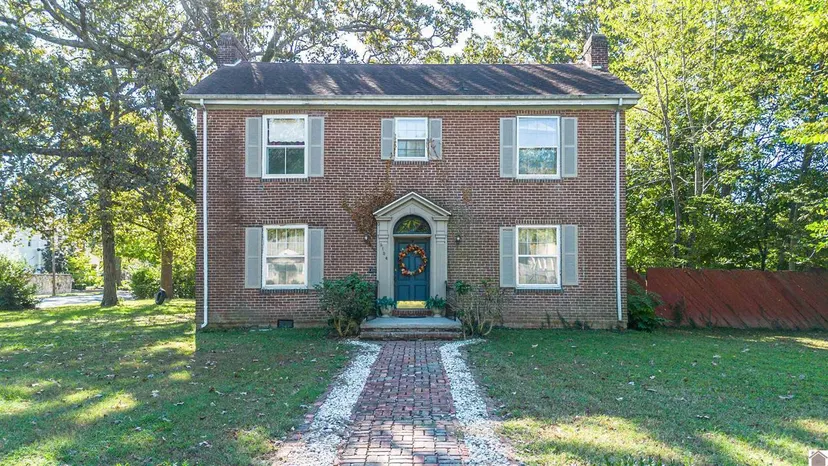 2104 Monroe Street, Paducah, KY 42001 — primary photo