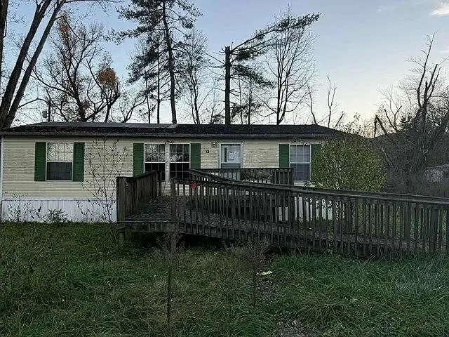 13 Duncan Lane, Middlesboro, KY 40965 — primary photo