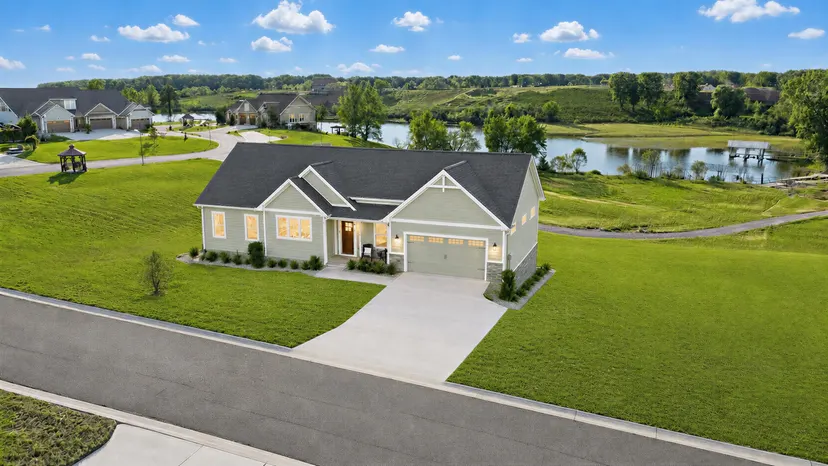 426 Moon Bay Drive, Kuttawa, KY 42055 — primary photo