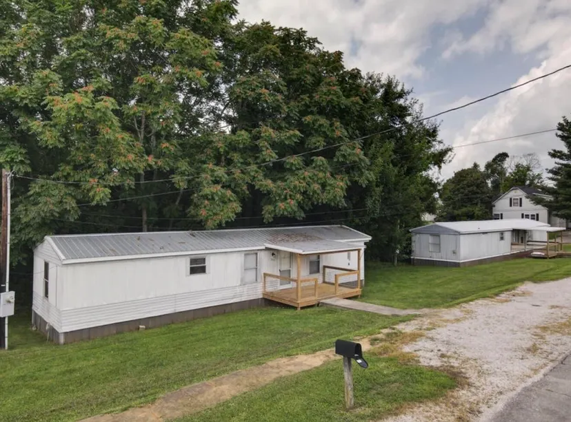 16 E High Street, Monticello, KY 42633 — primary photo
