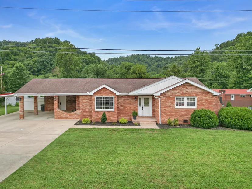 33 Horseshoe Street, Thelma, KY 41260 — primary photo