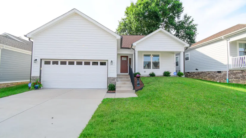 1009 Silver Leaf Drive, Lawrenceburg, KY 40342 — primary photo
