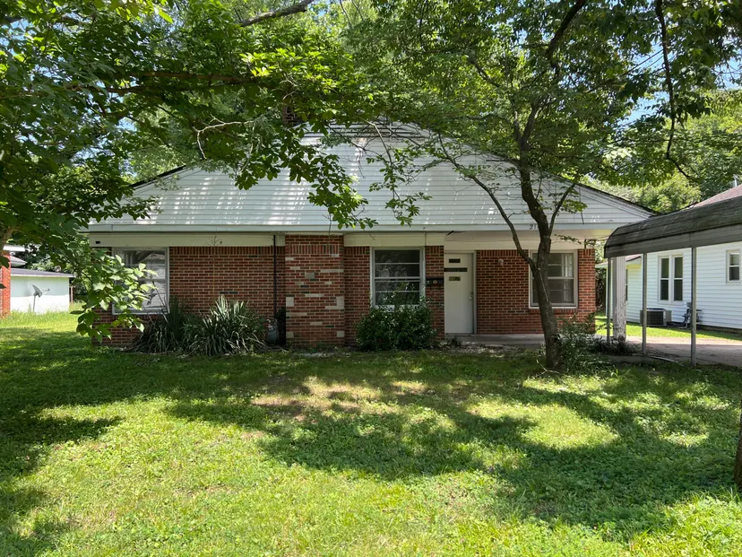 211 S 15th Street, Murray, KY 42071 — primary photo