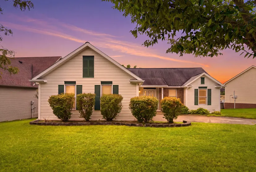 300 Lakeshore Circle, Georgetown, KY 40324 — primary photo