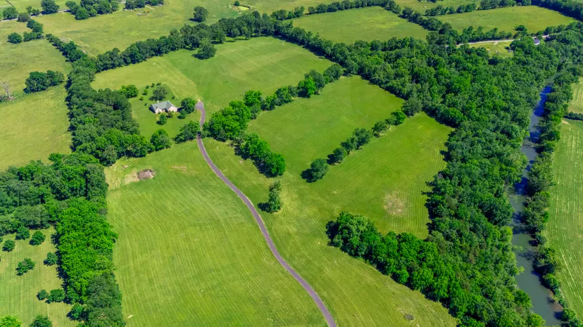 2639 Weisenberger Mill Road, Midway, KY 40347 — primary photo