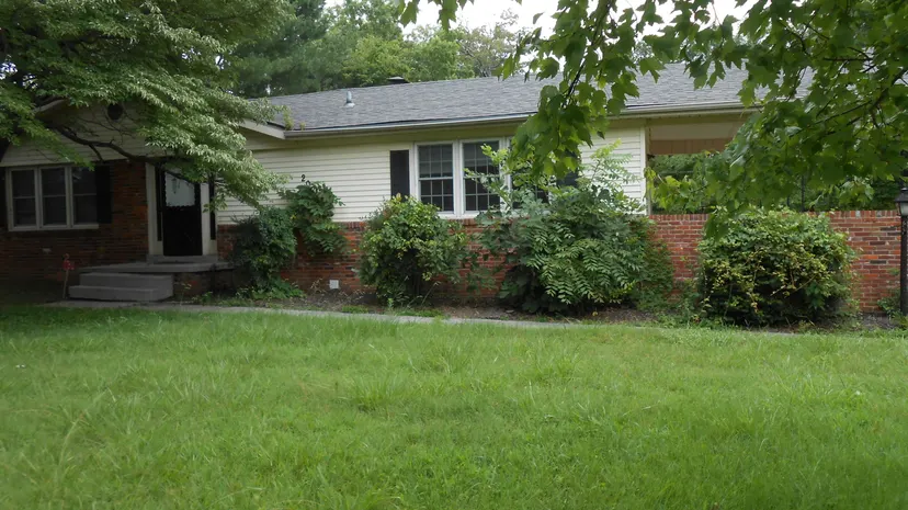 207 Marietta Drive, Hopkinsville, KY 42240 — primary photo