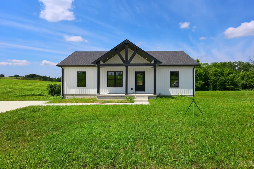 82 Temple Drive, Springfield, KY 40069 — primary photo