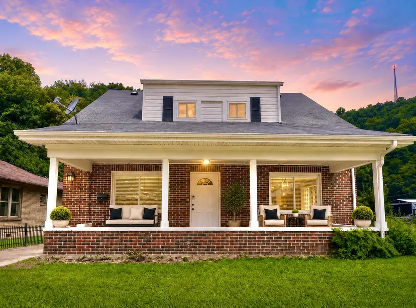 57 Cornelia Avenue, Whitesburg, KY 41858 — primary photo