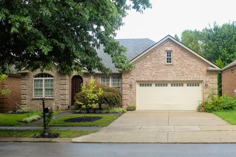 925 Village Green Avenue, Lexington, KY 40509 — primary photo
