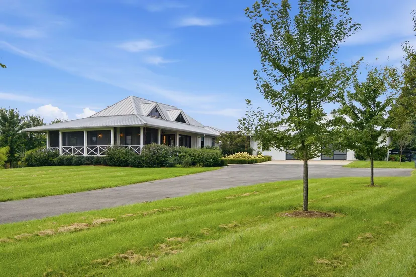 1310 Fox Creek Road, Lawrenceburg, KY 40342 — primary photo