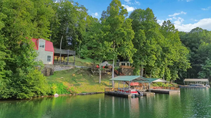 188 Lake Shore Drive, London, KY 40741 — primary photo