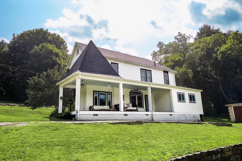 307 Catalpa Street, Pineville, KY 40977 — primary photo