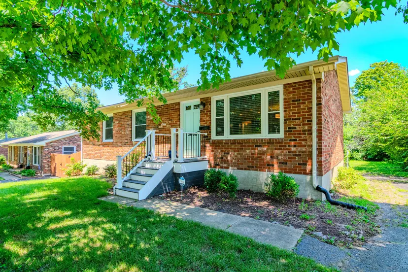 3668 King Arthur Drive, Lexington, KY 40517 — primary photo