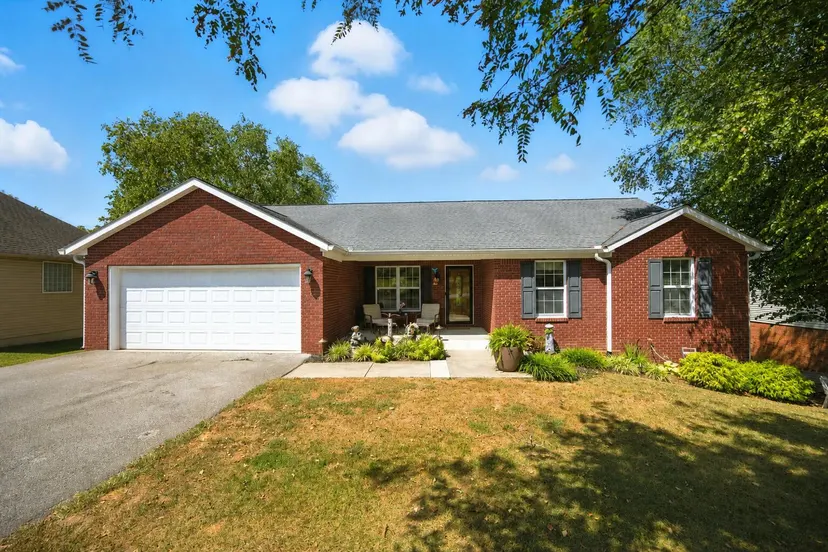 1166 Devane Lane, Frankfort, KY 40601 — primary photo