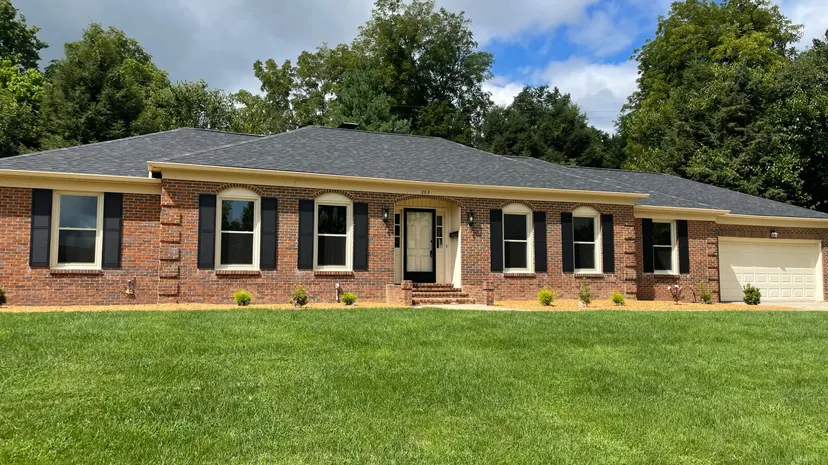 208 Eastover Drive, Frankfort, KY 40601 — primary photo