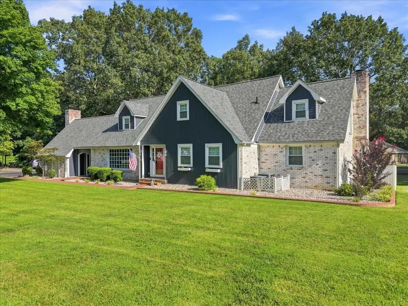 100 Kaywood Drive, Benton, KY 42025 — primary photo