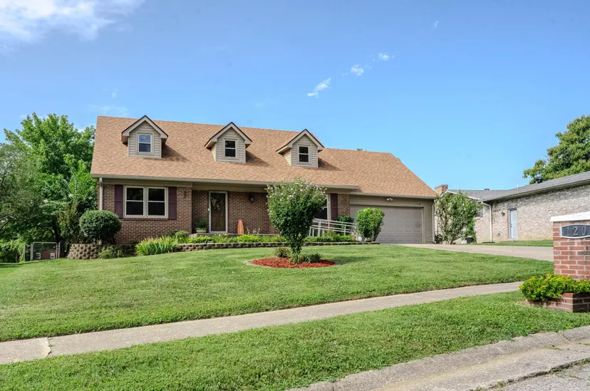 120 Lindenwood Lane, Frankfort, KY 40601 — primary photo