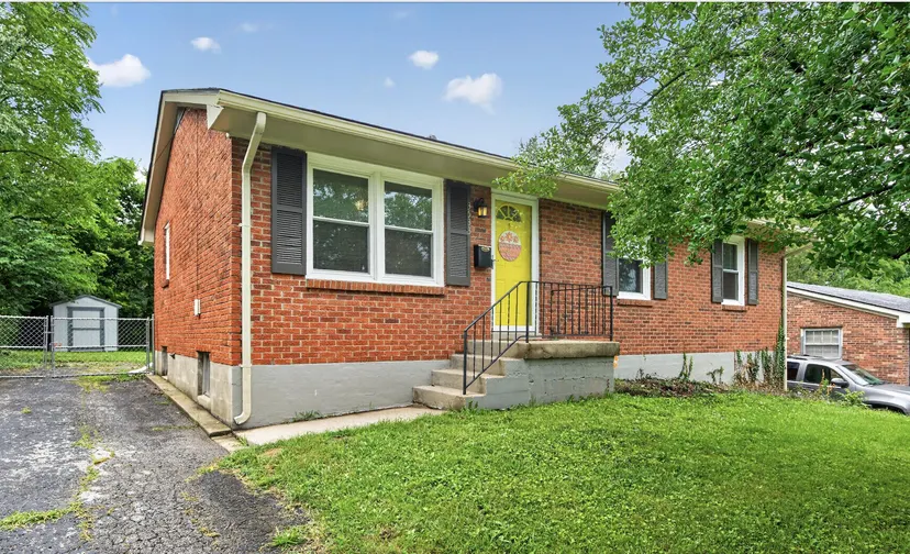3533 King Arthur Drive, Lexington, KY 40517 — primary photo
