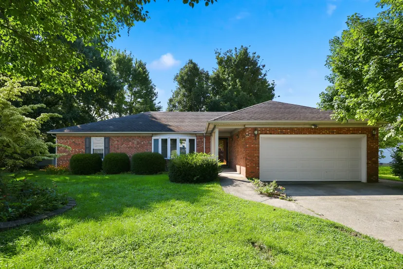 2212 Acorn Court, Lexington, KY 40516 — primary photo