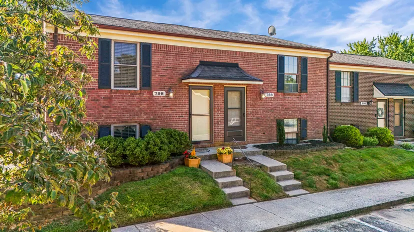 798 Spring Meadows Drive, Lexington, KY 40504 — primary photo