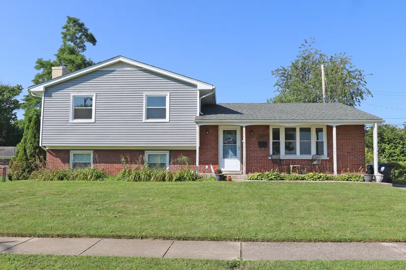 2152 Garden Springs Drive, Lexington, KY 40504 — primary photo