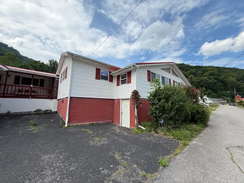 432 First Street, Lynch, KY 40855 — primary photo